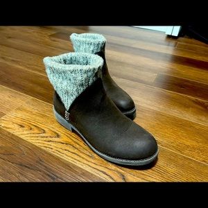 Skechers Elm Ankle Booties Air cooled memory foam boots W8.5